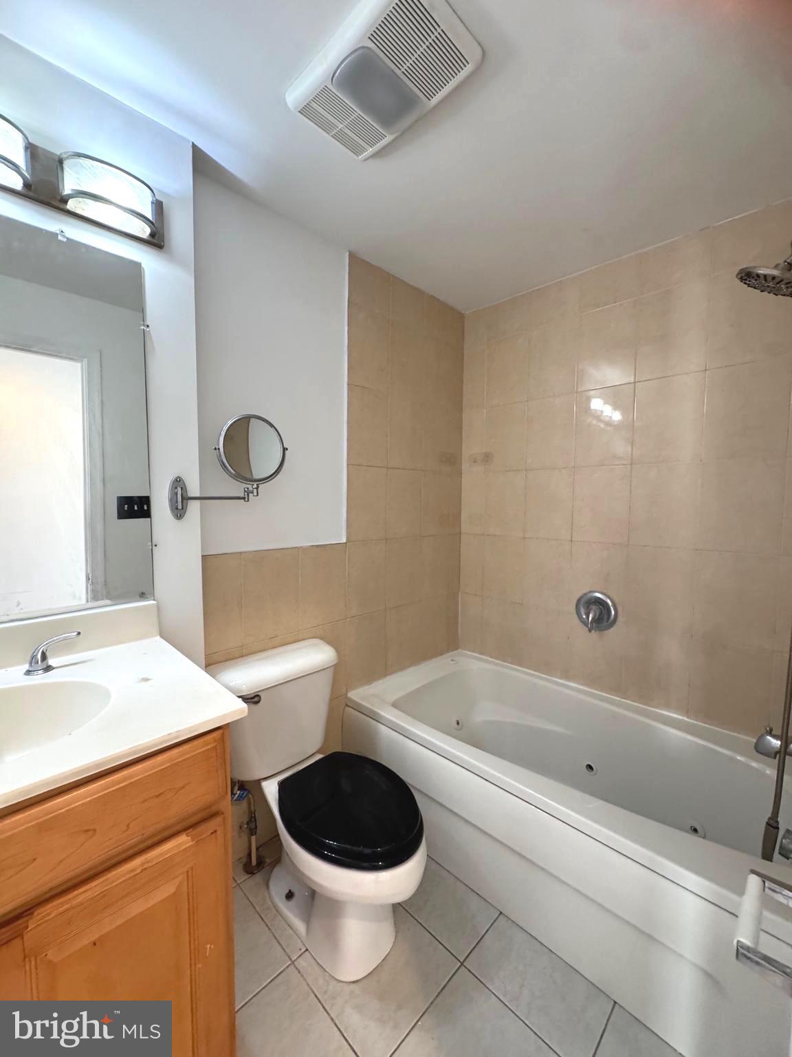 208 South Washington Street Baltimore, MD 21231 - Photo 13 of 17 Bathroom