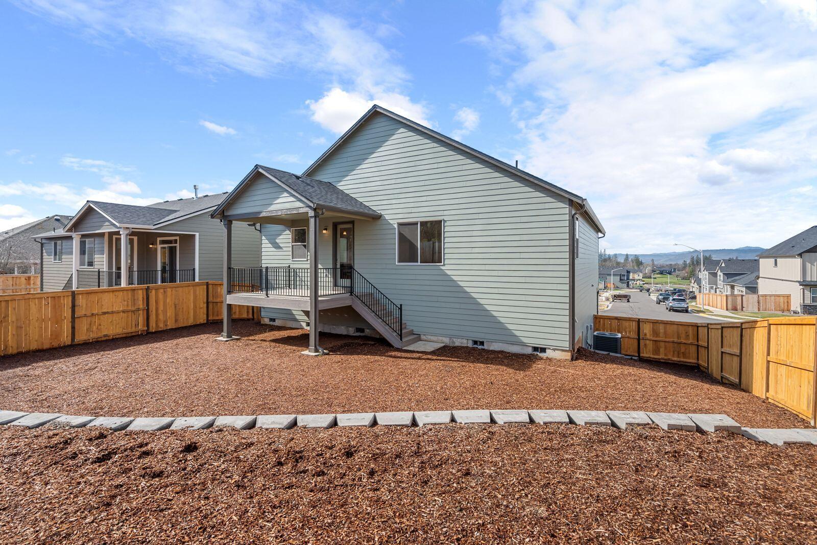 671 Old Waverly Way, Unit 21 Eagle Point, OR 97524 - Photo 27 of 28 26