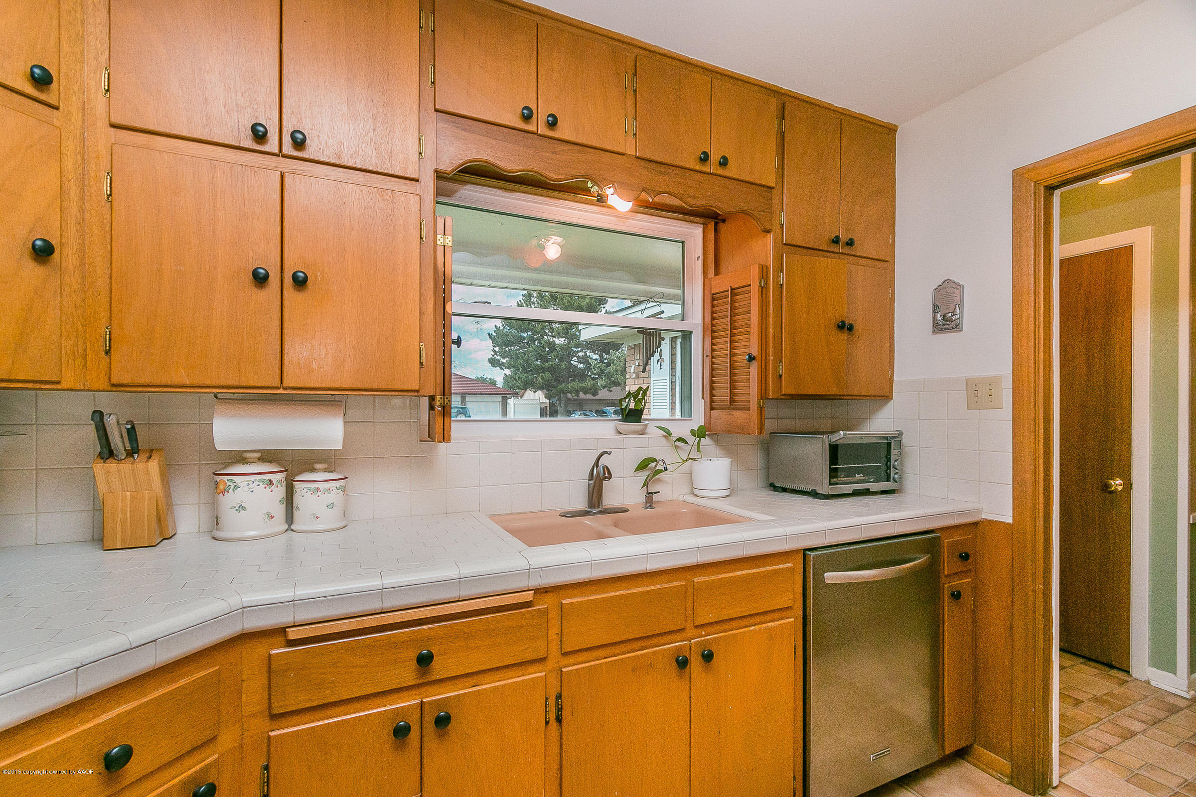 6105 Hanson Road Amarillo, TX 79106 - Photo 11 of 24 Kitchen 3