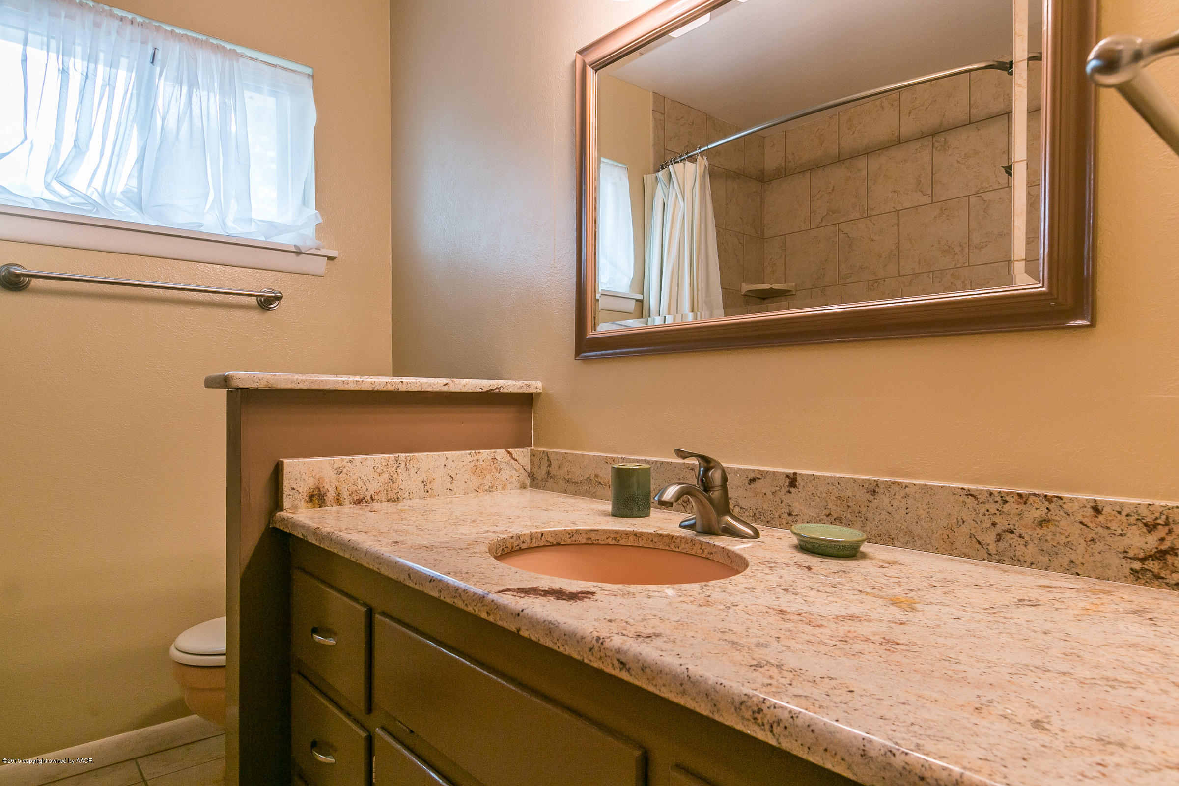 6105 Hanson Road Amarillo, TX 79106 - Photo 18 of 24 Bathroom 2