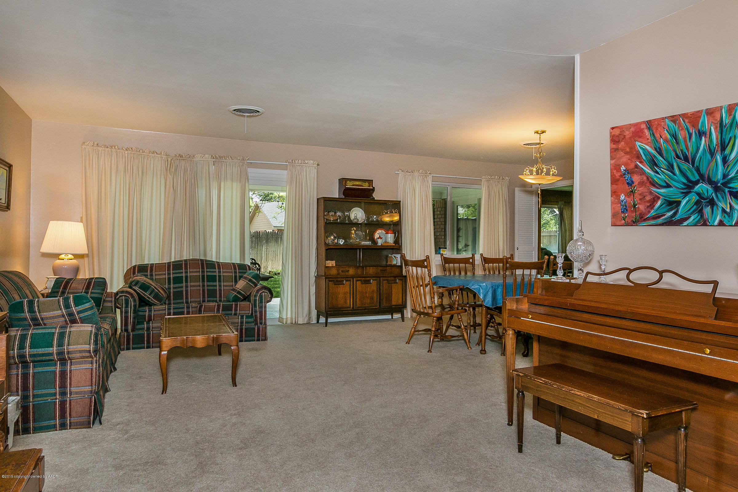 6105 Hanson Road Amarillo, TX 79106 - Photo 4 of 24 Living Room