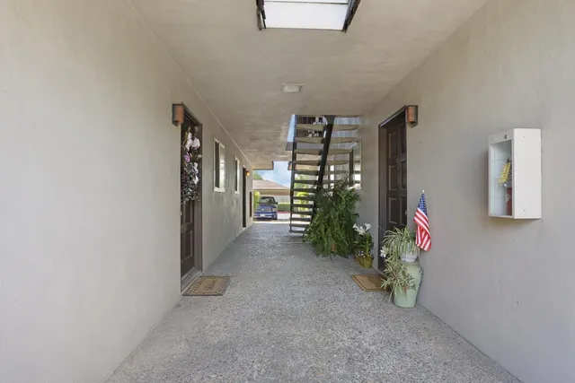 a view of entryway and livingroom