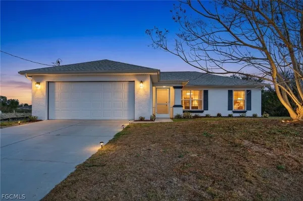 a view of a house with a yard