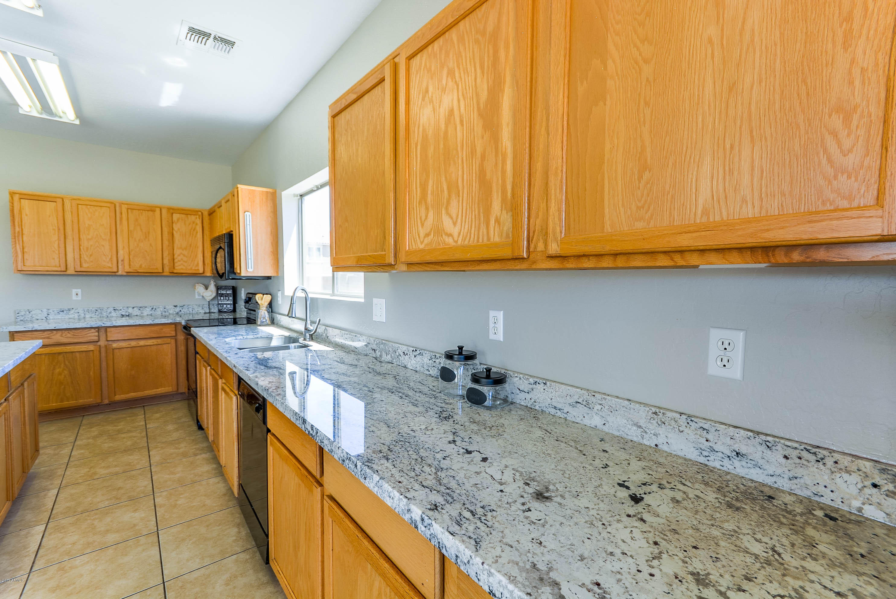 1317 East Pedro Road Phoenix, AZ 85042 - Photo 13 of 51 DSC_0107-HDR