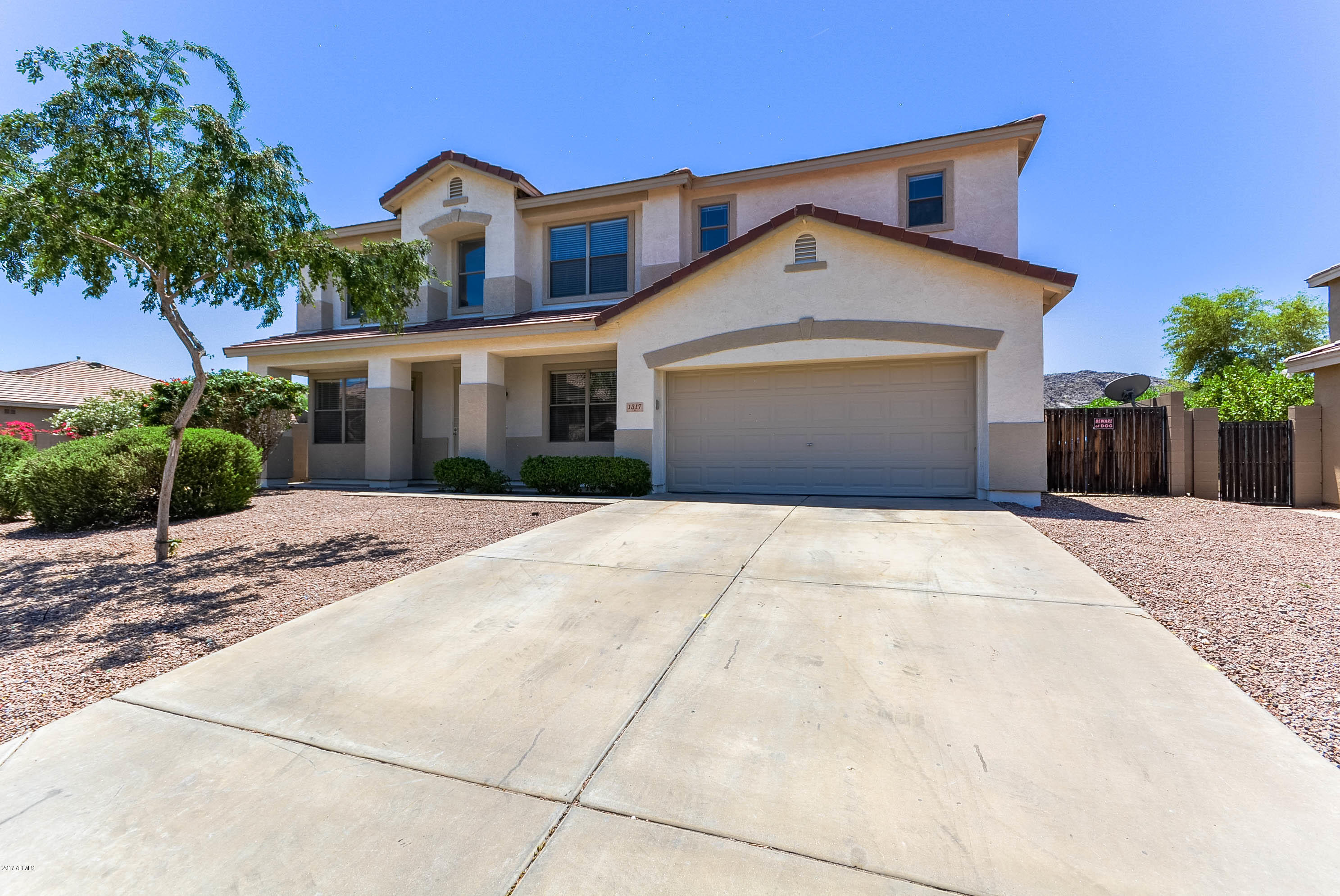 1317 East Pedro Road Phoenix, AZ 85042 - Photo 3 of 51 DSC_0270-HDR