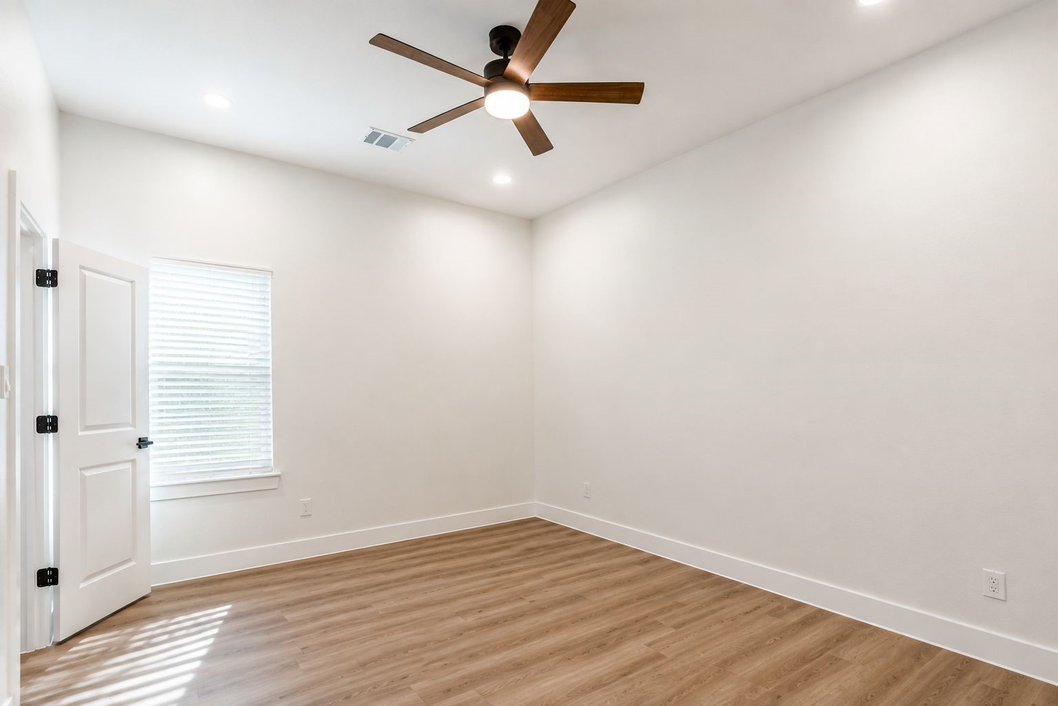4618 Ward Street Houston, TX 77021 - Photo 7 of 24 Gallery Image 7