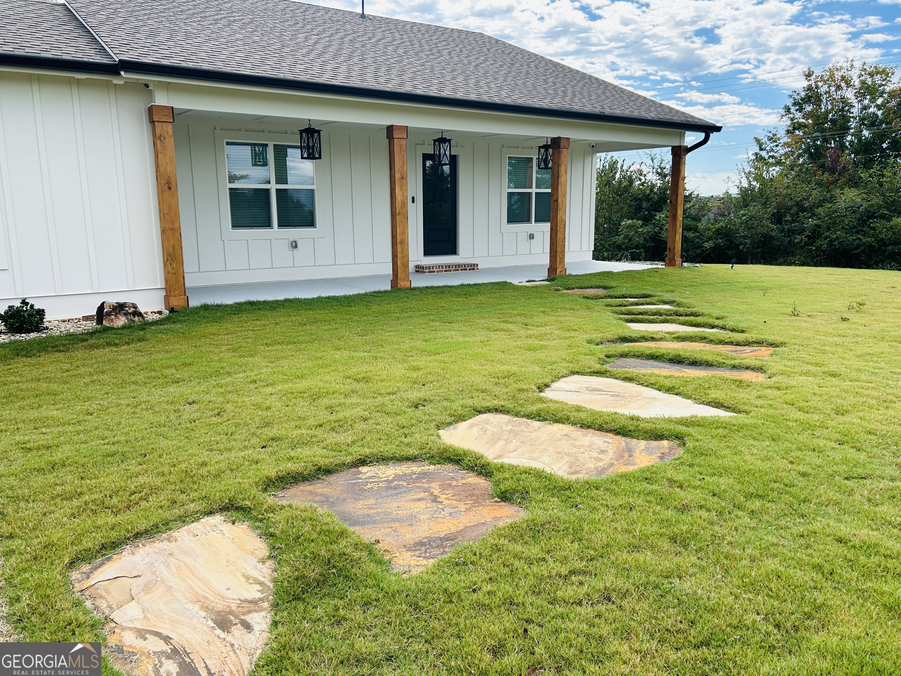 425 Smokey Road Newnan, GA 30263 - Photo 5 of 53