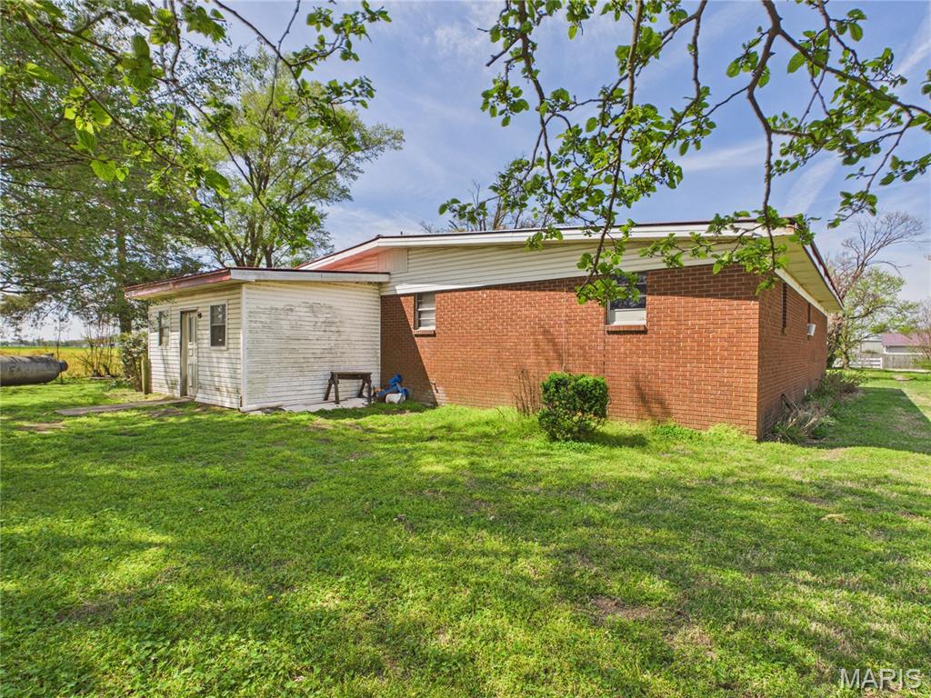 640 Bowman Court Bernie, MO 63822 - Photo 4 of 32