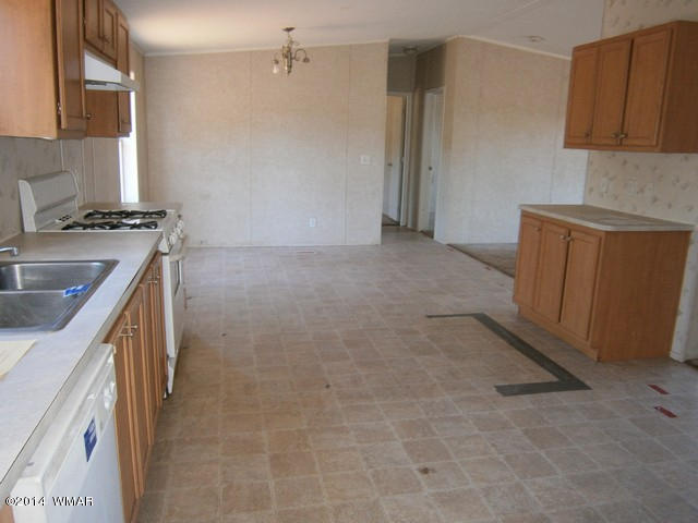127 Apache County Road Vernon, AZ 85940 - Photo 10 of 20