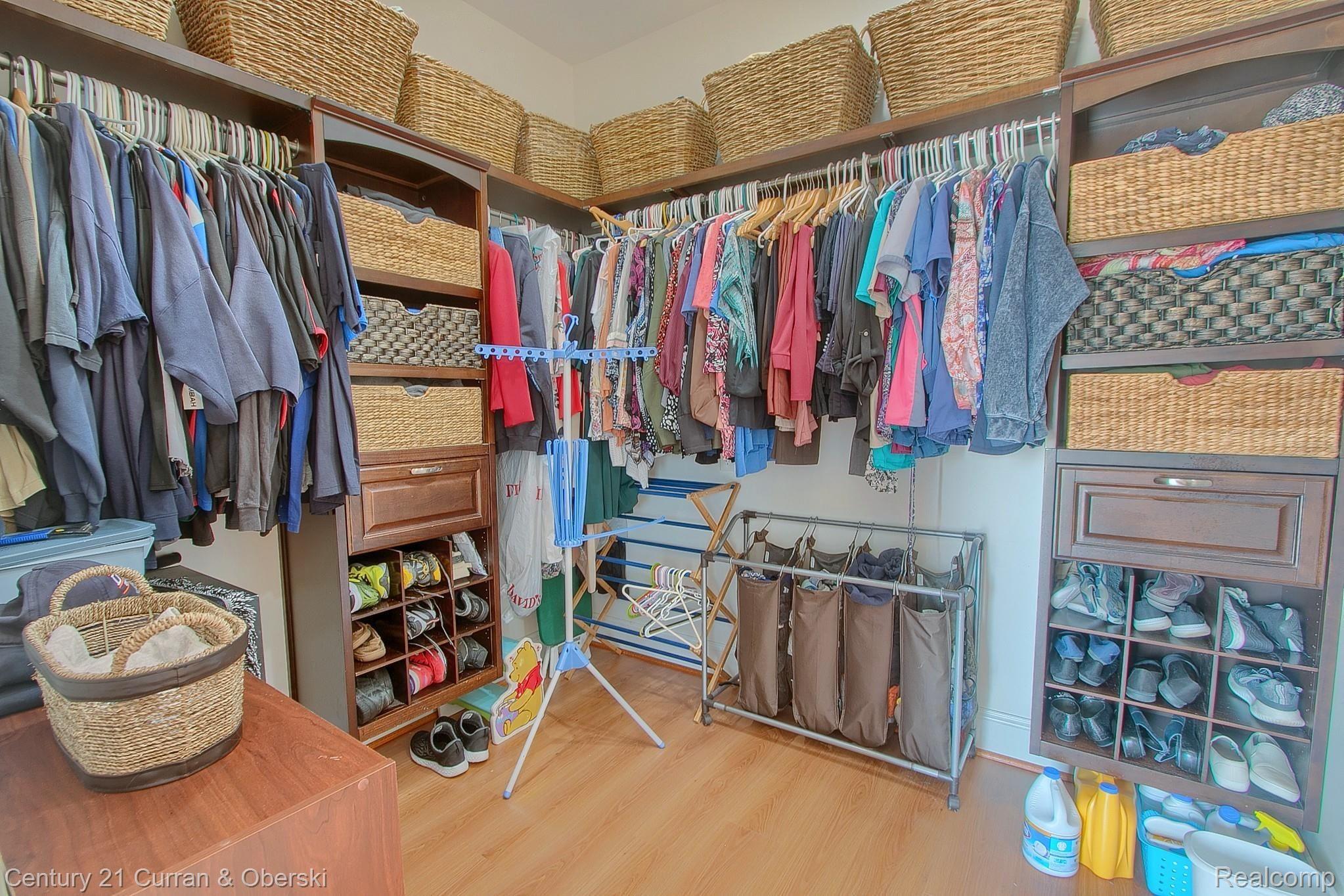 9801 Chinavare Road Newport, MI 48166 - Photo 26 of 58 26-Master Bedroom Walk-In Closet.jpg
