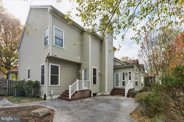 $995,000 | 13222 Stable Brook Way, Herndon, VA 20171