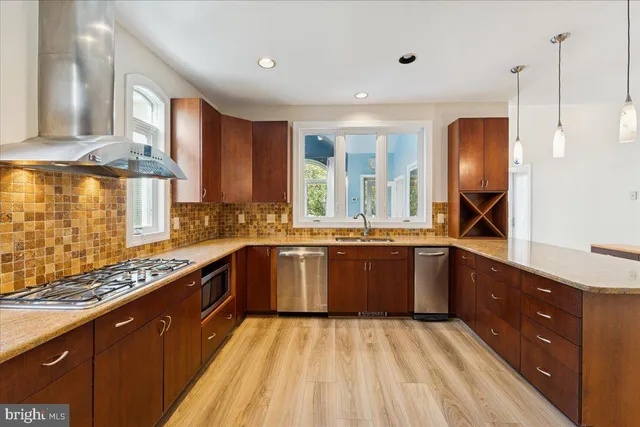 $995,000 | 13222 Stable Brook Way, Herndon, VA 20171