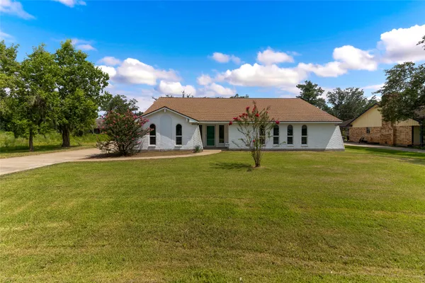 $275,000 | 1430 N Road, Lake Jackson, TX 77566