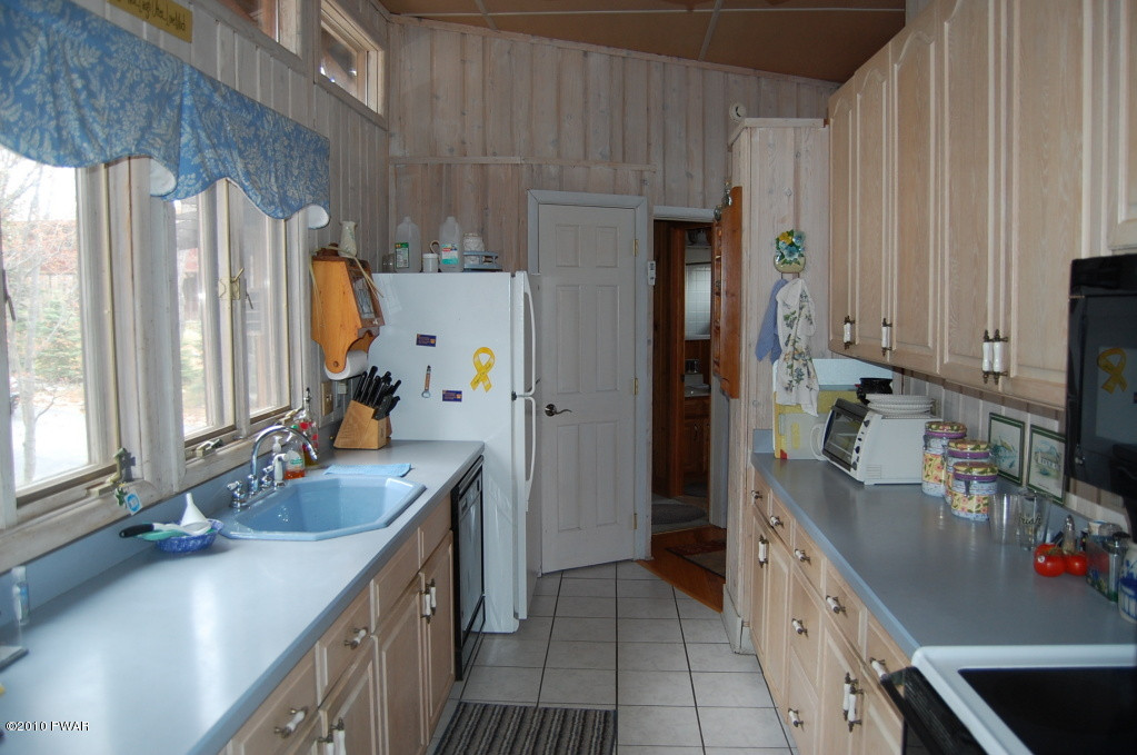 804 Remuda Court Hawley, PA 18428 - Photo 8 of 16