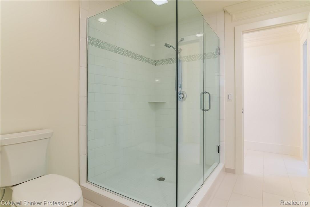 3798 Thatcher Drive Rochester, MI 48309 - Photo 45 of 62 045-Jack___Jill_Bath-5491899-large.jpg