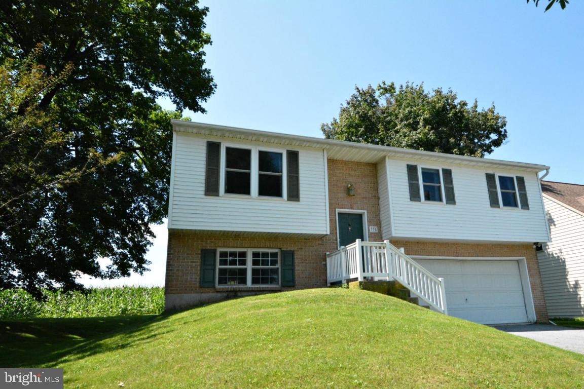 338 North Locust Street Lititz, PA 17543 - Photo 2 of 28