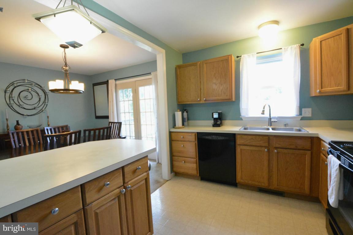 338 North Locust Street Lititz, PA 17543 - Photo 10 of 28