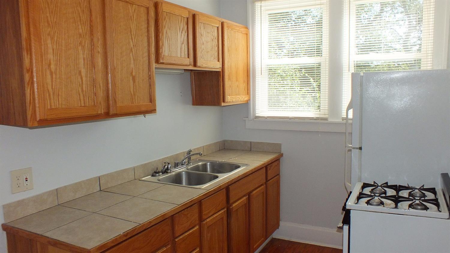 5848 Montgomery Road, Unit 2 Cincinnati, OH 45212 - Photo 3 of 8