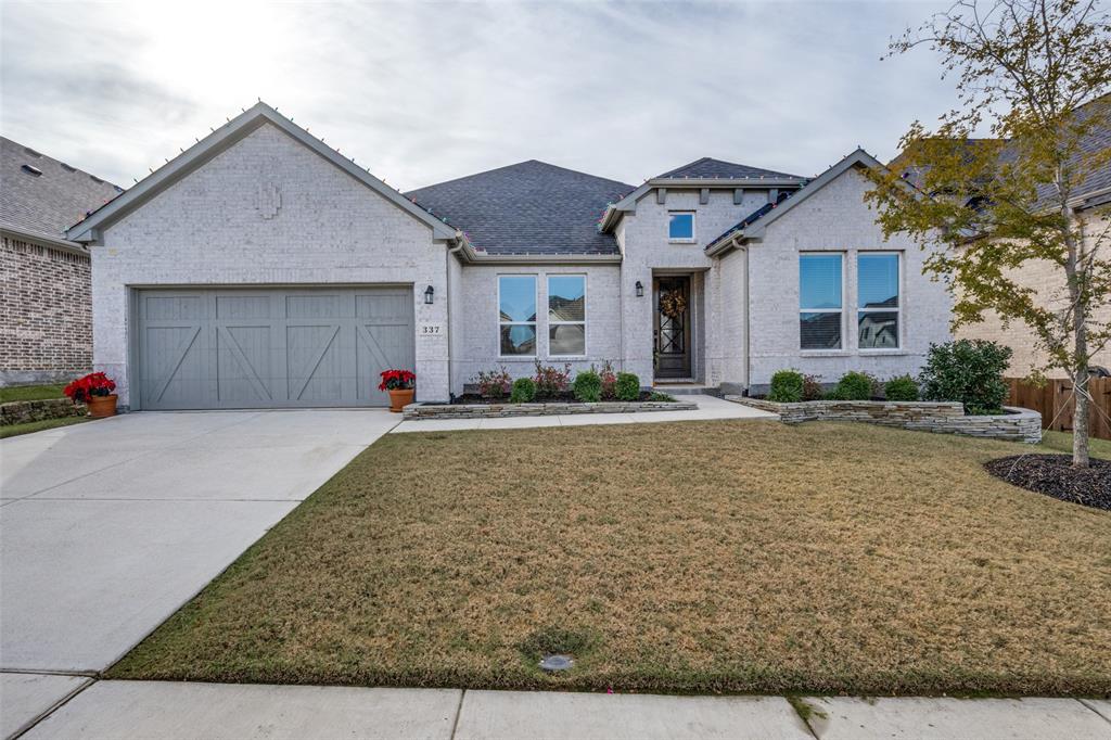 a front view of house with yard