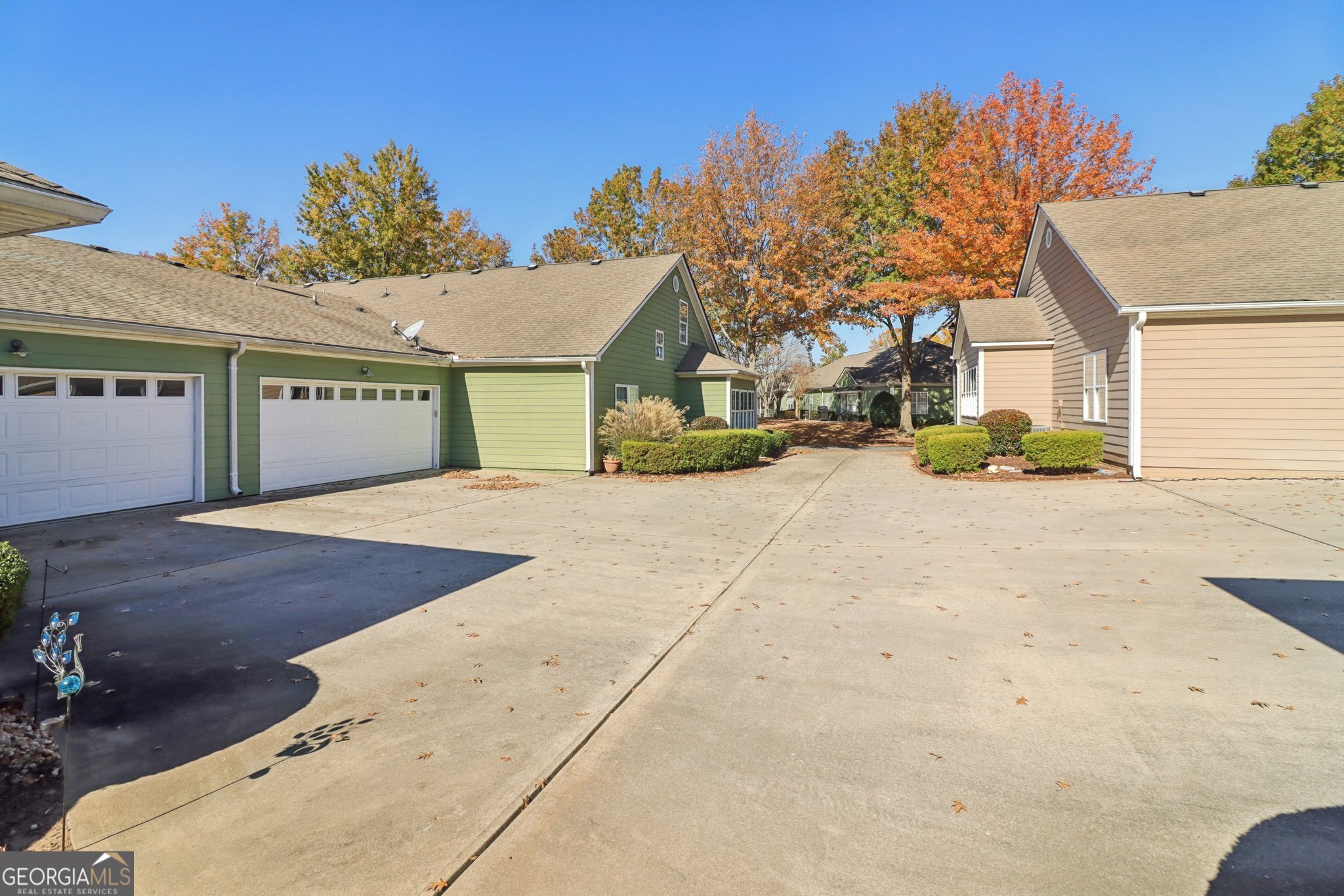1502 Commonwealth Circle Newnan, GA 30263 - Photo 4 of 30 a front view of a house with a yard and garage