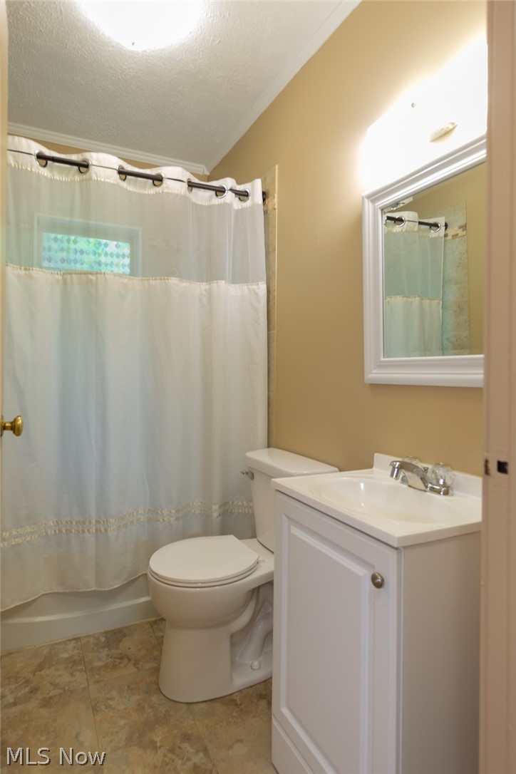 314 Merriman Road Akron, OH 44303 - Photo 14 of 23 Updated Full Bathroom