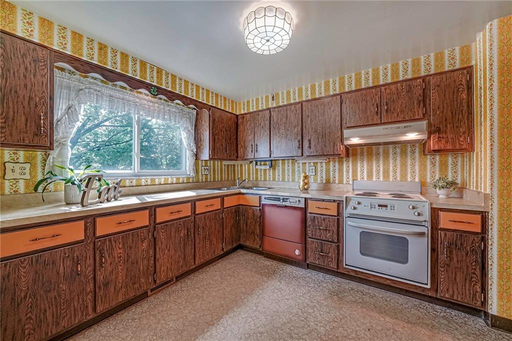 103 Lee Ridge Drive Coraopolis, PA 15108 - Photo 12 of 41 Gallery Image 12