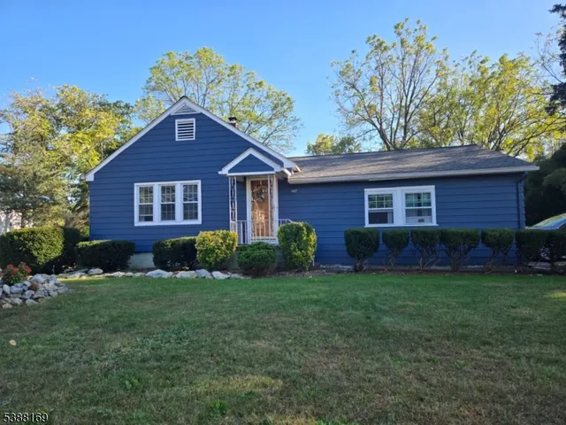 a view of a yard in front of a house with large tree
