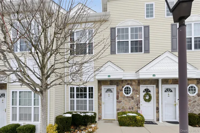 $680,000 | 434 Autumn Drive, East Meadow, NY 11554