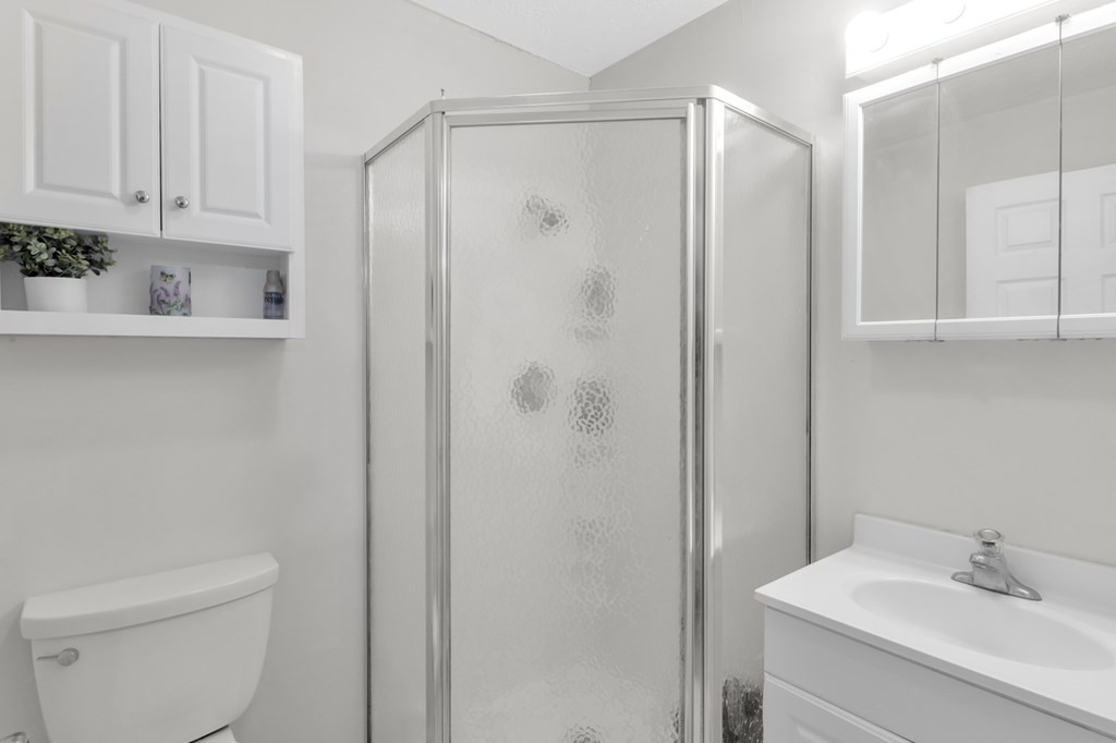2580 Crofton Dawson Road Crofton, KY 42217 - Photo 15 of 50 a bathroom with a sink a toilet and shower