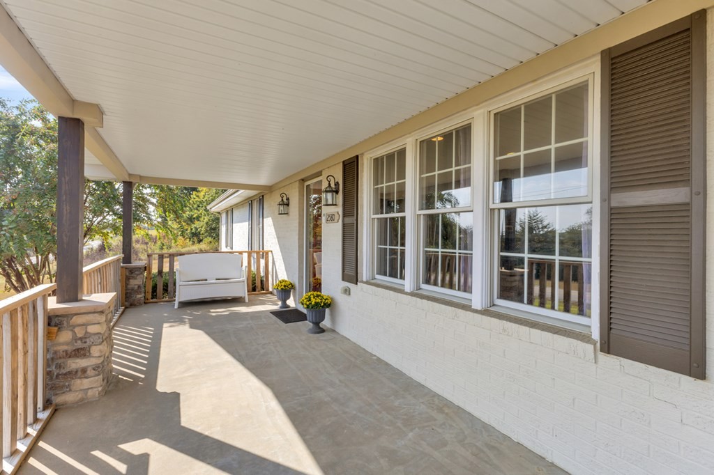 2580 Crofton Dawson Road Crofton, KY 42217 - Photo 2 of 50 a building outdoor space with seating space