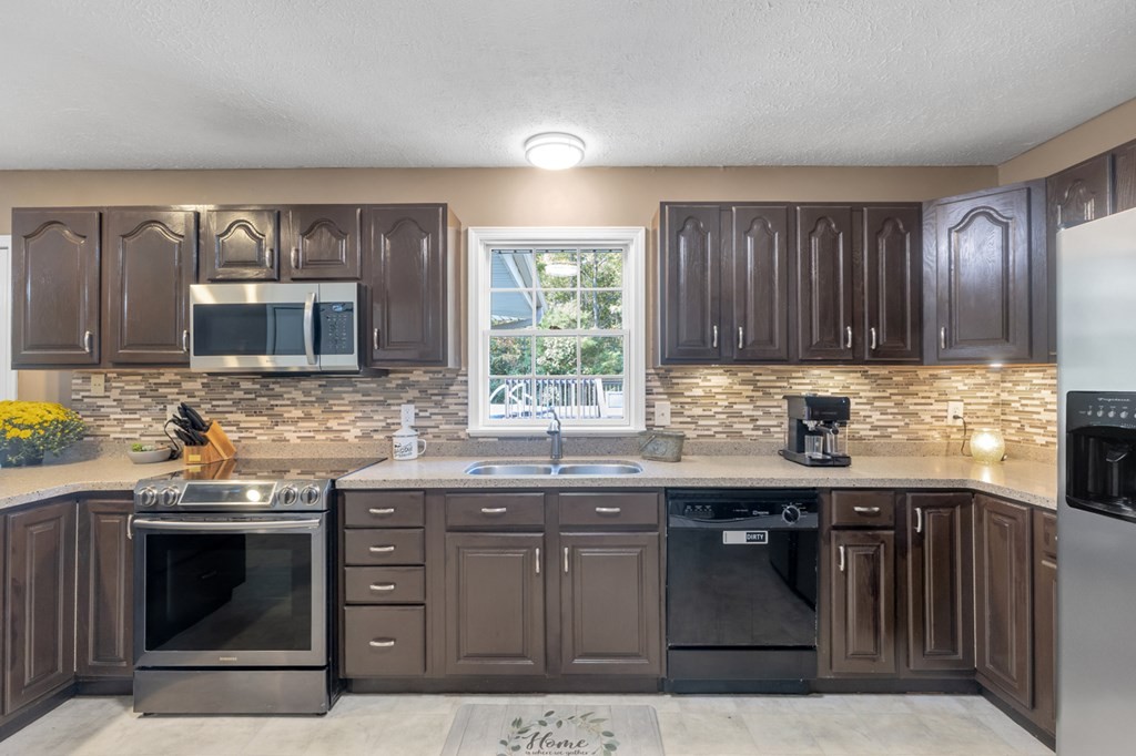 2580 Crofton Dawson Road Crofton, KY 42217 - Photo 7 of 50 a kitchen with stainless steel appliances granite countertop a stove a sink and a microwave