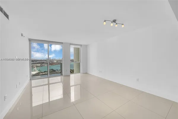 $2,900 | 253 Northeast 2nd Street, Unit 2307, Miami, FL 33132