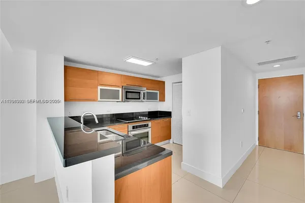$2,900 | 253 Northeast 2nd Street, Unit 2307, Miami, FL 33132