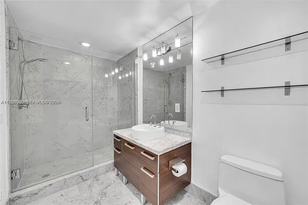 $2,900 | 253 Northeast 2nd Street, Unit 2307, Miami, FL 33132