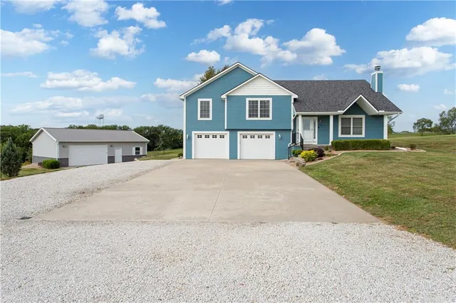 $455,000 | 7898 Greenton Trail, Odessa, MO 64076