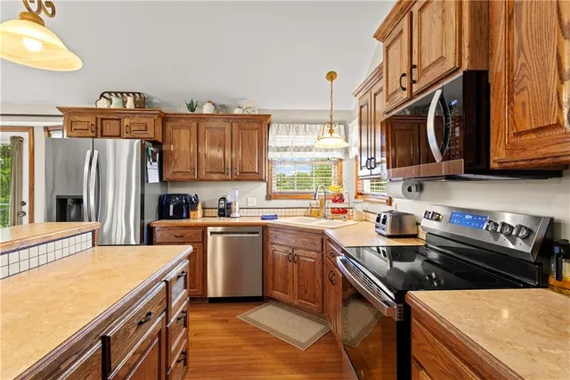 $455,000 | 7898 Greenton Trail, Odessa, MO 64076