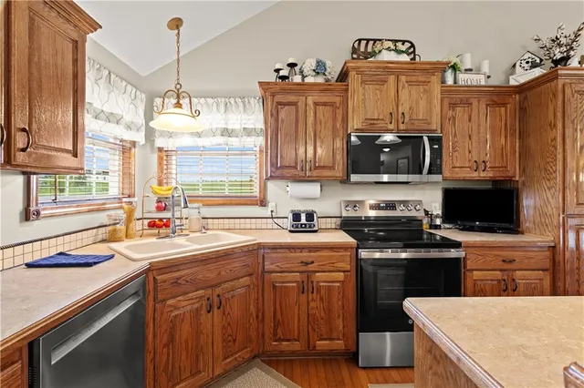 $455,000 | 7898 Greenton Trail, Odessa, MO 64076