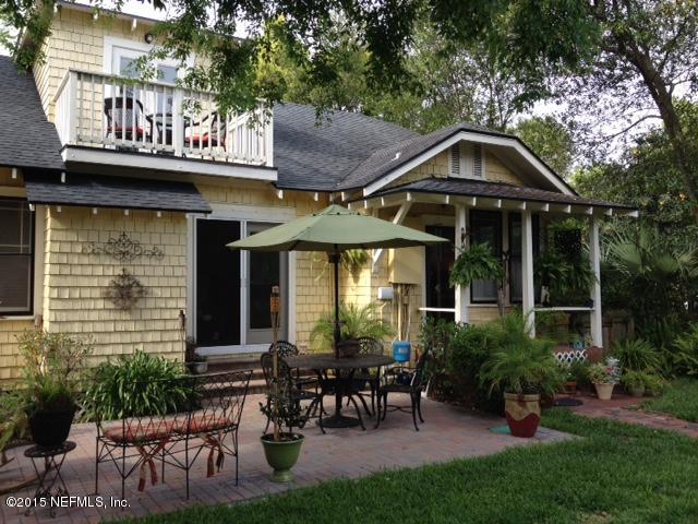 41 Rohde Avenue St. Augustine, FL 32084 - Photo 15 of 16 a view of a cafe with table and chairs under an umbrella