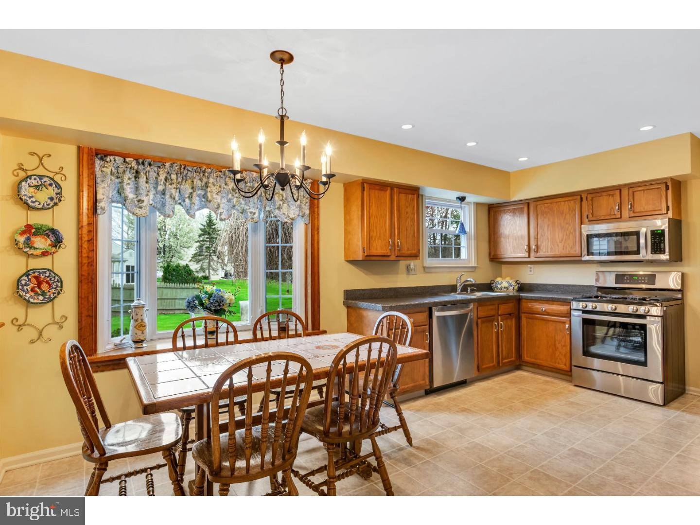 882 Herman Road Horsham, PA 19044 - Photo 4 of 19 Kitchen