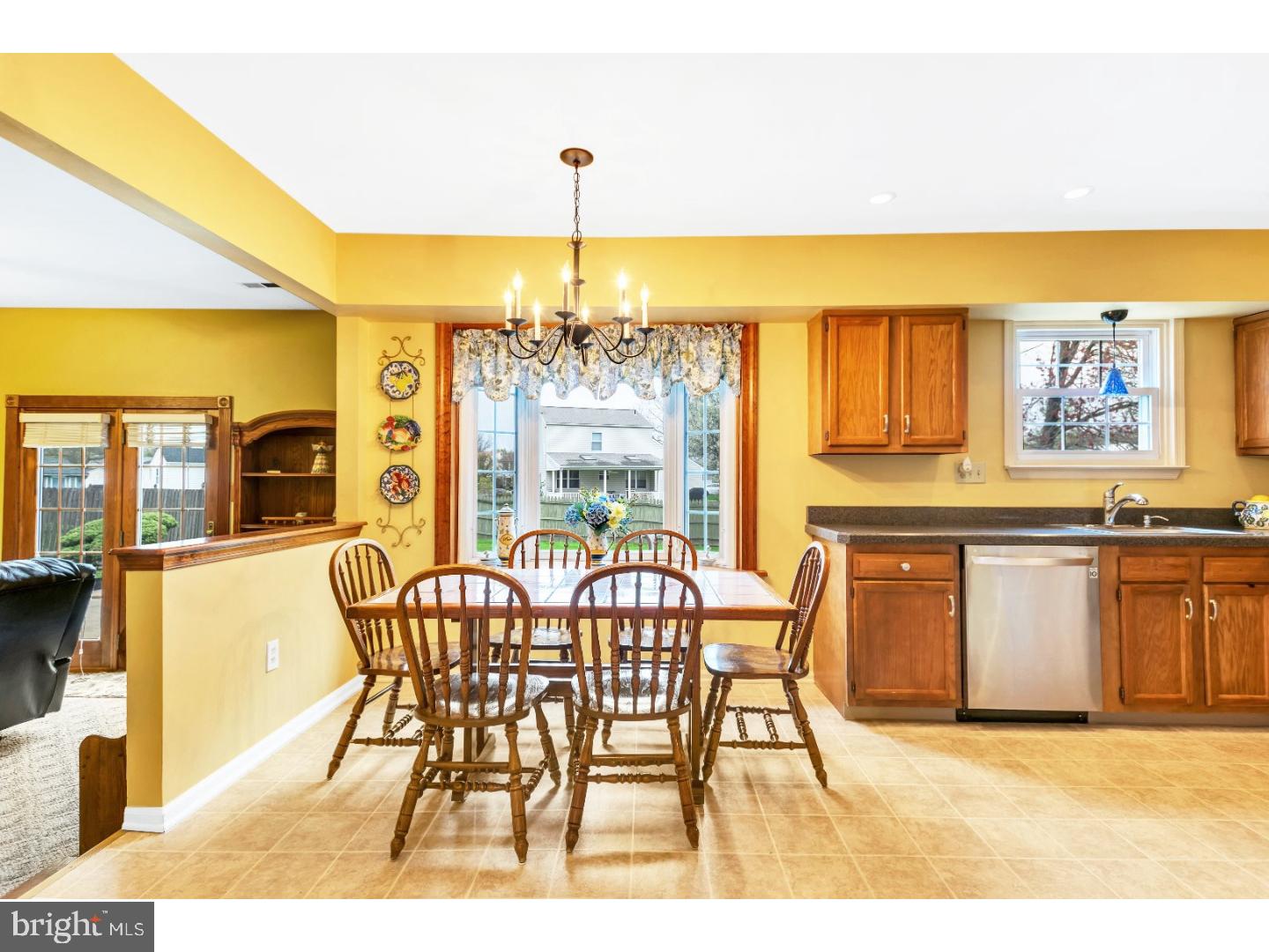 882 Herman Road Horsham, PA 19044 - Photo 5 of 19 Kitchen
