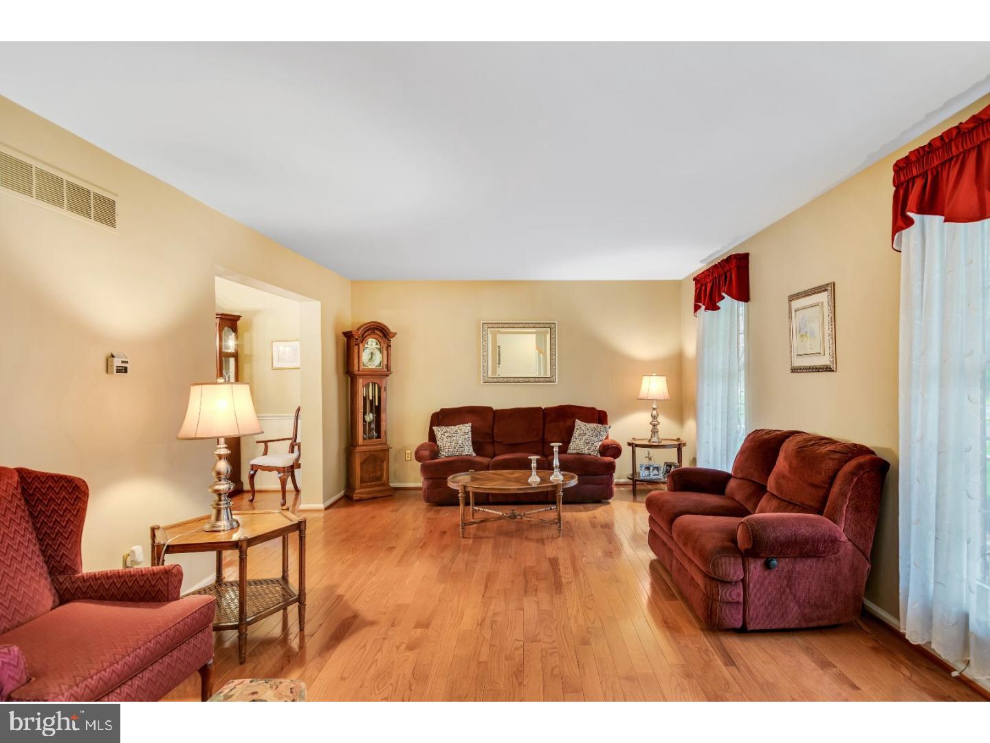 882 Herman Road Horsham, PA 19044 - Photo 7 of 19 Living Room