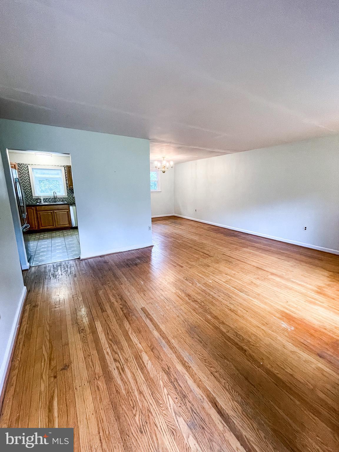8300 MacArthur Road Wyndmoor, PA 19038 - Photo 3 of 20 Living Room/Dining Room