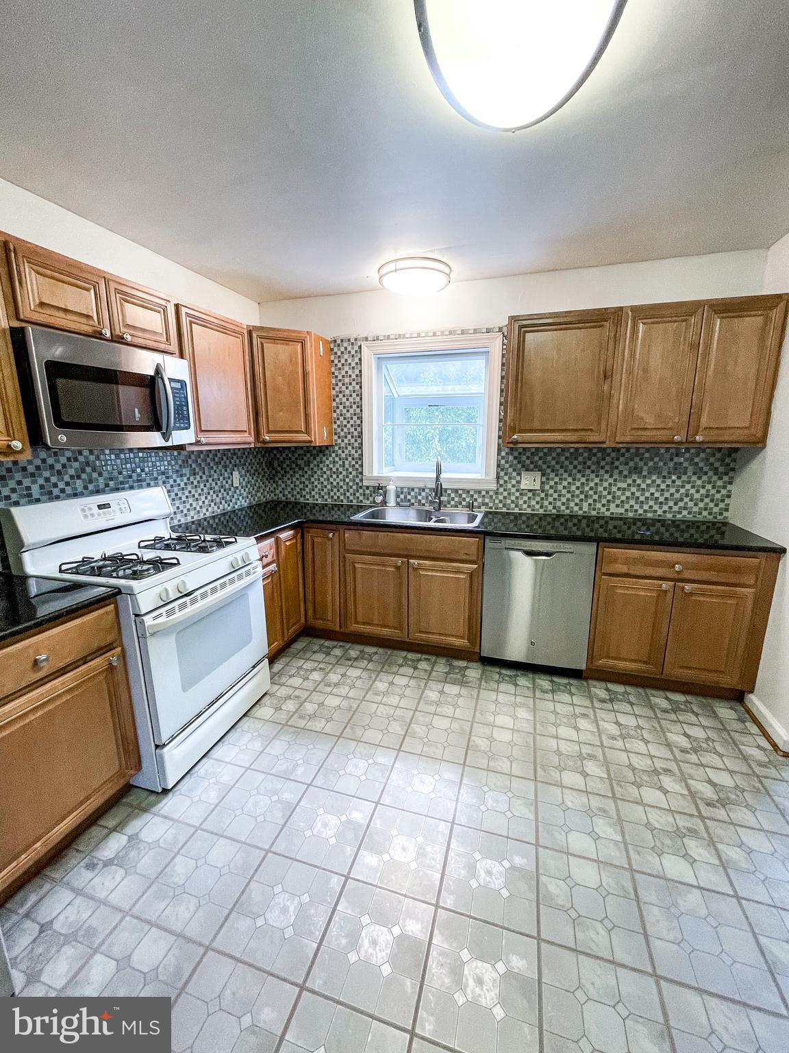8300 MacArthur Road Wyndmoor, PA 19038 - Photo 8 of 20 Kitchen