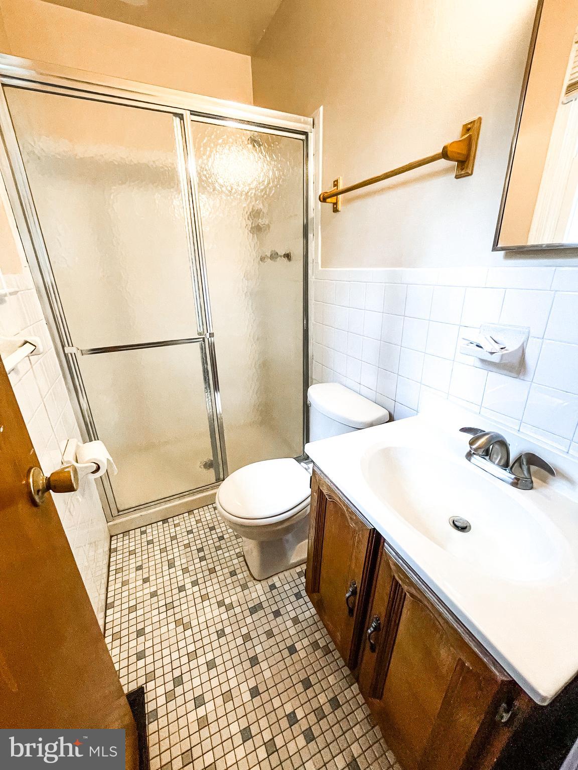 8300 MacArthur Road Wyndmoor, PA 19038 - Photo 9 of 20 Ensuite Bathroom