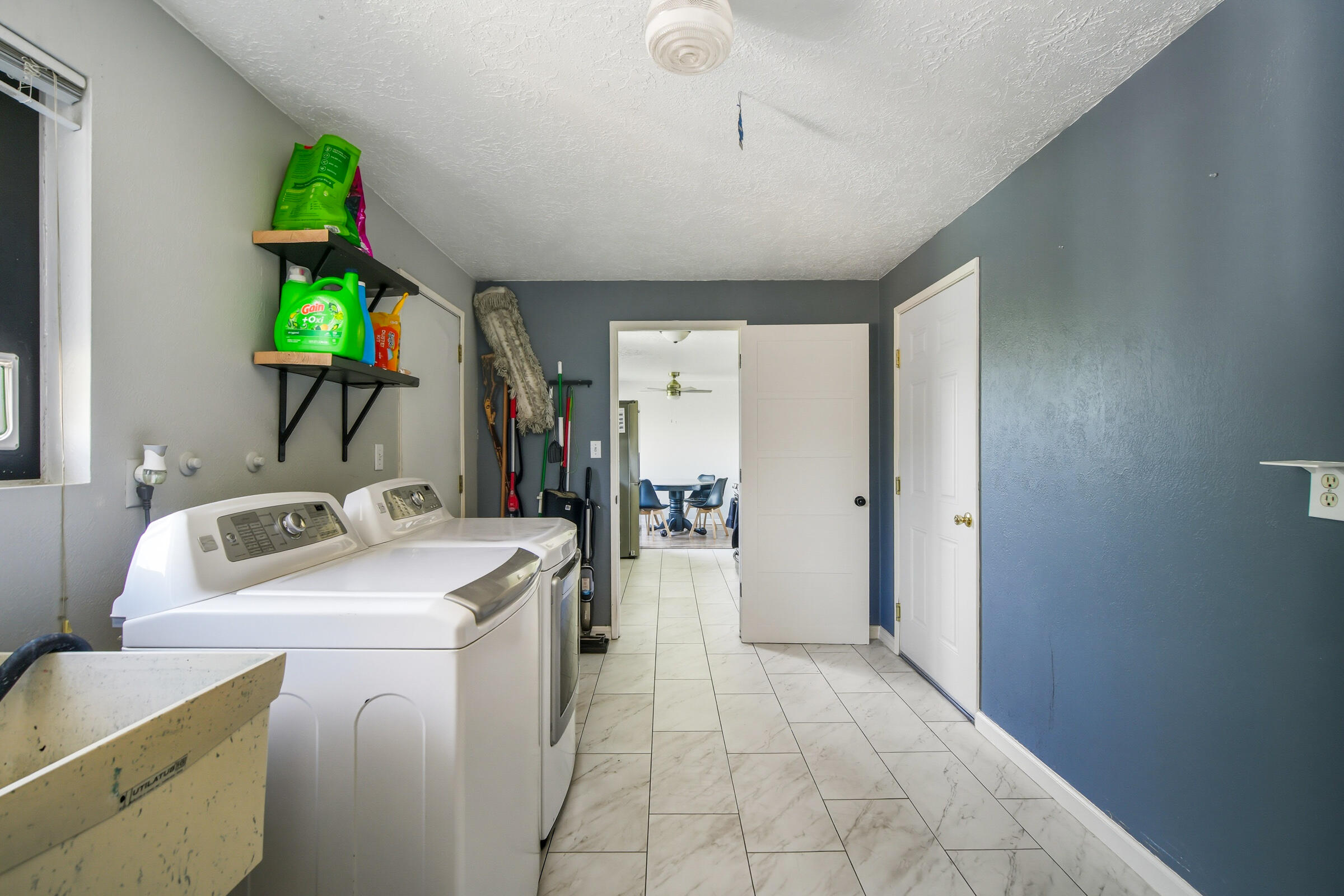664 Southwest 35th Street Redmond, OR 97756 - Photo 9 of 19 a utility room with dryer and washer