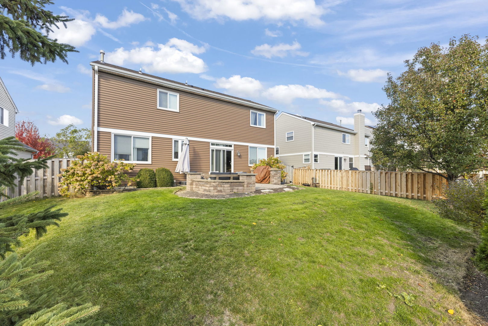 2723 Rosehall Lane Aurora, IL 60503 - Photo 23 of 23 a house view with a garden space