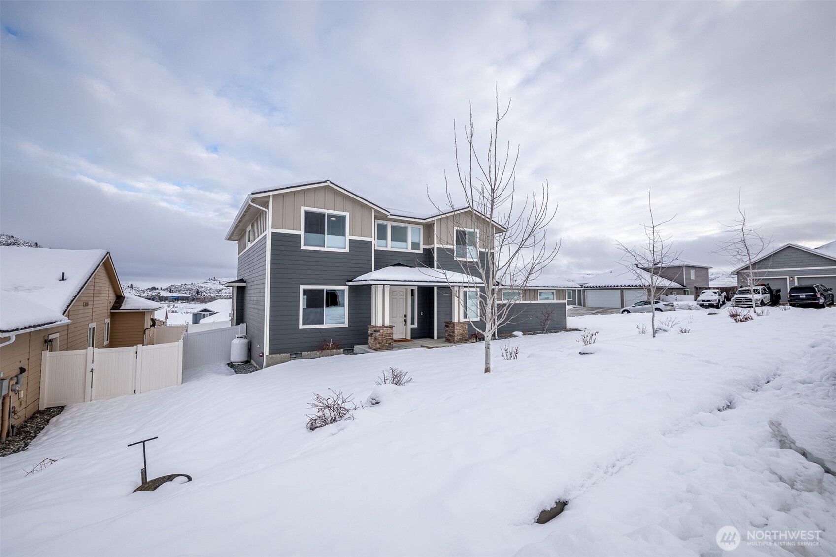 400 Spring View Place Chelan, WA 98816 - Photo 3 of 37 Gallery Image 3