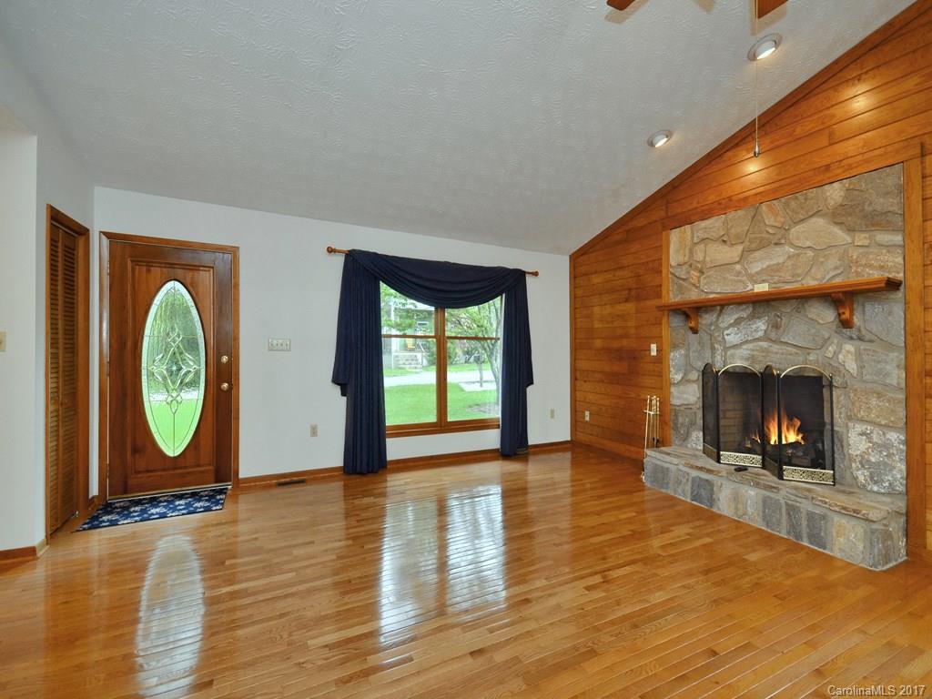 100 Ingram Loop Clyde, NC 28721 - Photo 3 of 20