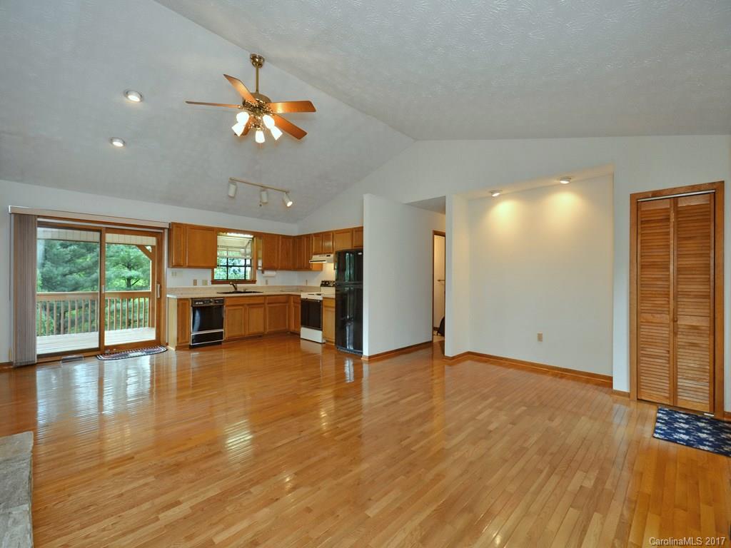 100 Ingram Loop Clyde, NC 28721 - Photo 4 of 20