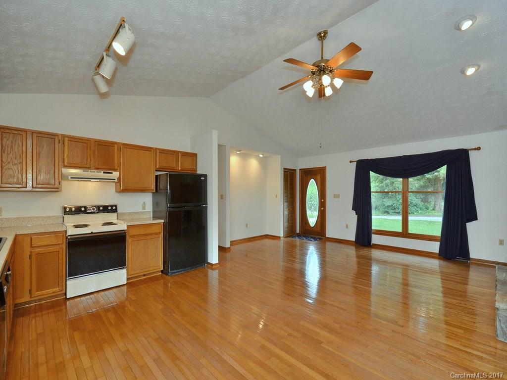 100 Ingram Loop Clyde, NC 28721 - Photo 5 of 20